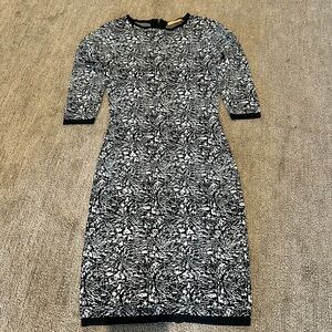 Luxury Designer Zarina long sleeve white and black Dress size xs